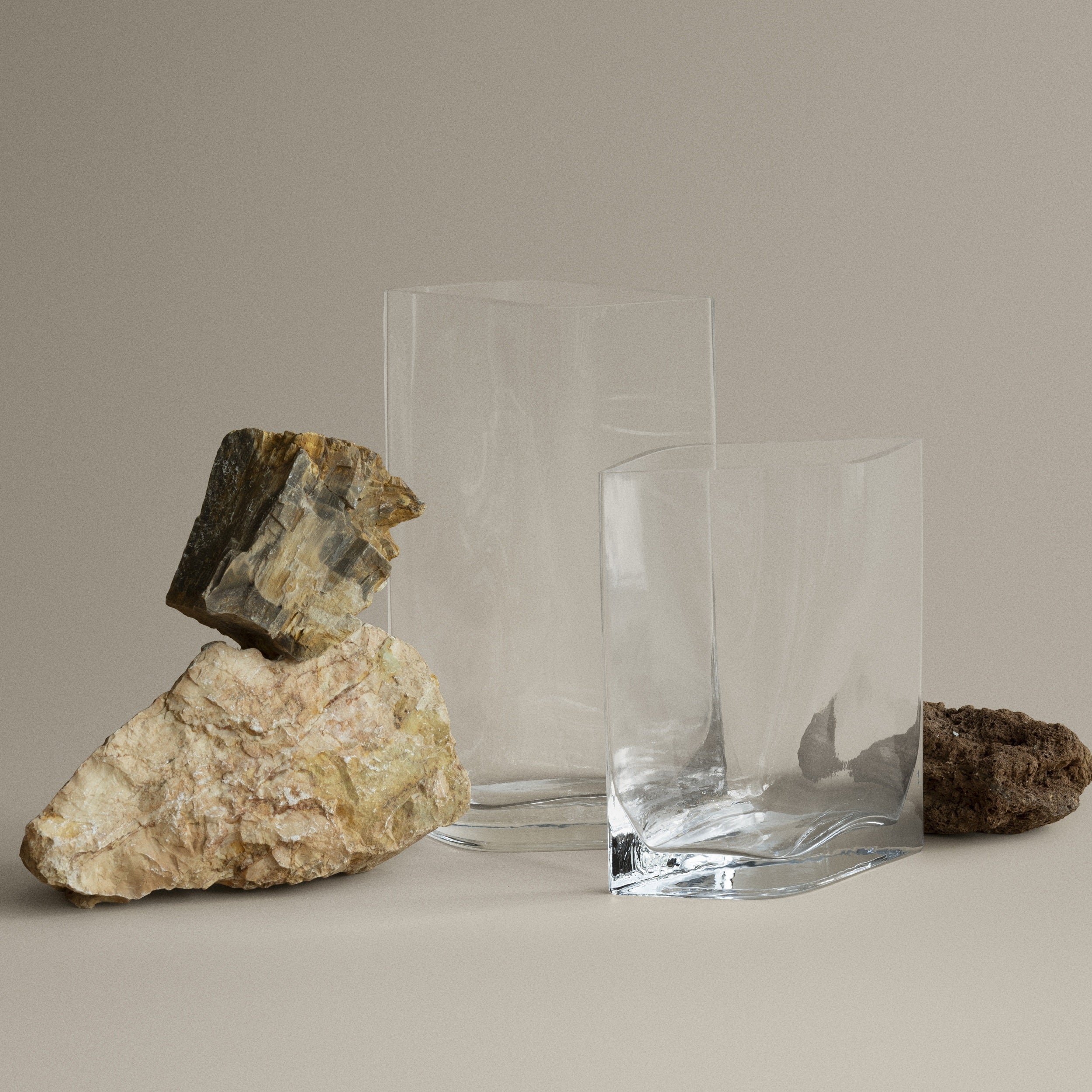 DUASIS Clear glass vases with natural rock elements on a neutral background