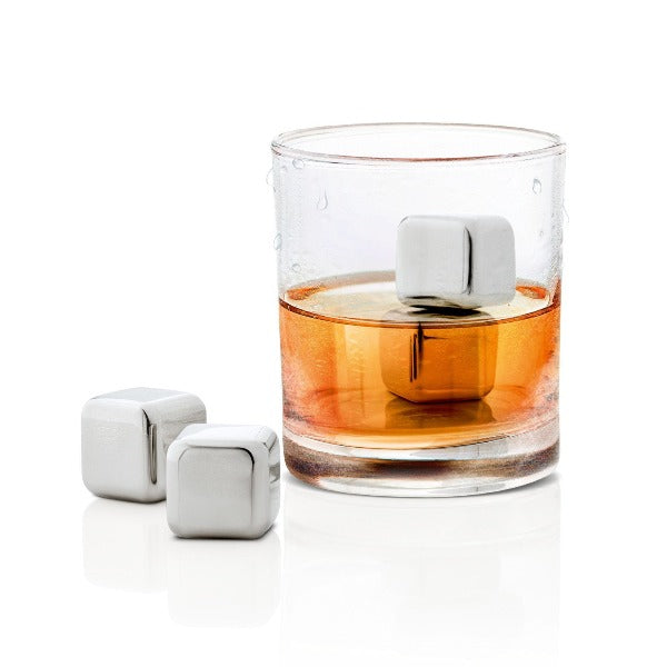 blomus LOUNGE stainless steel ice cubes cooling a glass of caramel colored liqour