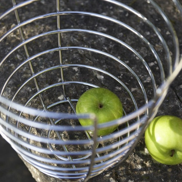 blomus WIRES Tall wire fruit basket with green apples