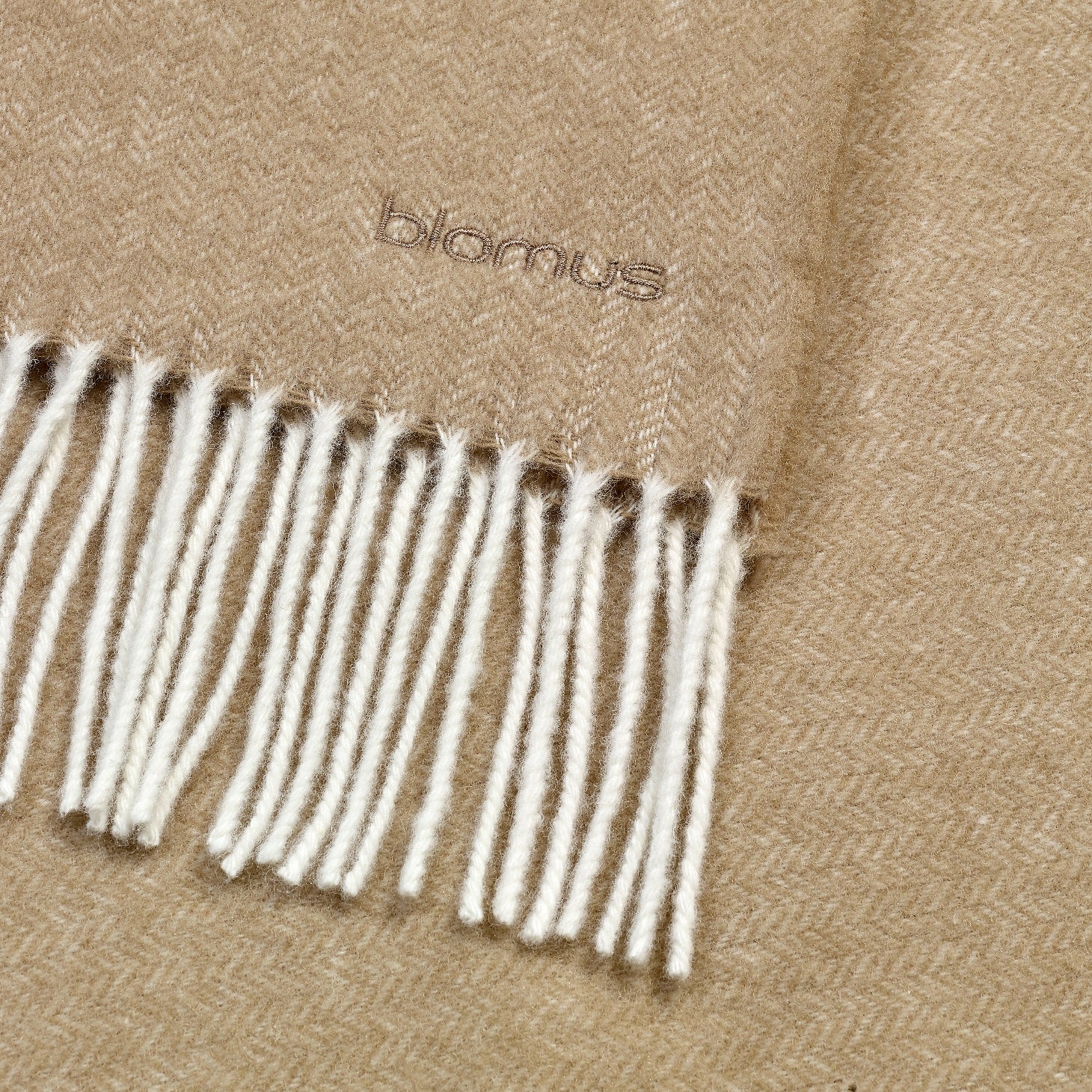 Blomus FINHO Throw Blanket - Thumbnail 2